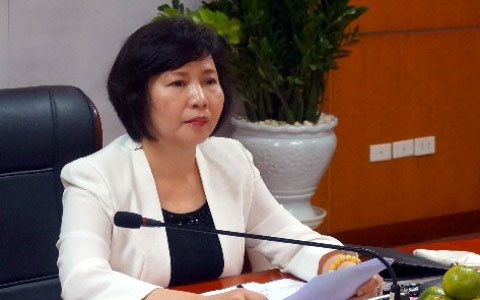 Câu chuyện về khối tài sản "khủng" và những khuyết điểm được chỉ ra của Thứ trưởng Bộ công thương Hồ Thị Kim Thoa vẫn được dư luận đặc biệt quan tâm. Uỷ ban Kiểm tra Trung ương xác định, trong thời gian giữ các chức vụ Bí thư Đảng ủy, Giám đốc Công ty Bóng đèn Điện Quang, Bí thư Đảng ủy, Chủ tịch HĐQT, Tổng giám đốc Công ty cổ phần Bóng đèn Điện Quang (tháng 1/2004 - 5/2010), bà Hồ Thị Kim Thoa đã có các vi phạm, khuyết điểm trong việc cổ phần hoá doanh nghiệp, quản lý đất đai; mua cổ phần vượt quy định, kê khai tài sản không đúng... Ảnh: Giao thông.