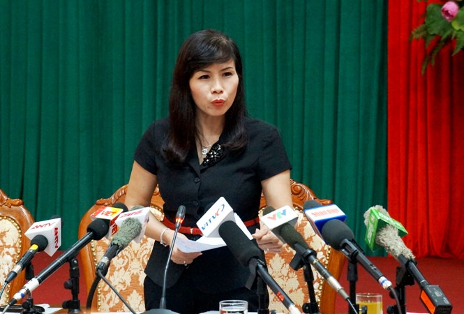 Chiều 18/7, UBND quận Thanh Xuân (TP Hà Nội) đã có thông tin chính thức về sự việc. Theo đó, thông tin phản ánh việc cán bộ phường Thanh Xuân Bắc bị điều động ra trông xe cho bà Lê Mai Trang là không đúng. Tuy nhiên, Thường trực Quận ủy quận Thanh Xuân đã yêu cầu bà Lê Mai Trang, các cán bộ liên quan nghiêm túc kiểm điểm, rút kinh nghiệm. Đồng thời, chỉ đạo quán triệt, xem đây là bài học kinh nghiệm cho toàn thể cán bộ, công chức, viên chức của quận Thanh Xuân. Ảnh: Chất lượng VN.