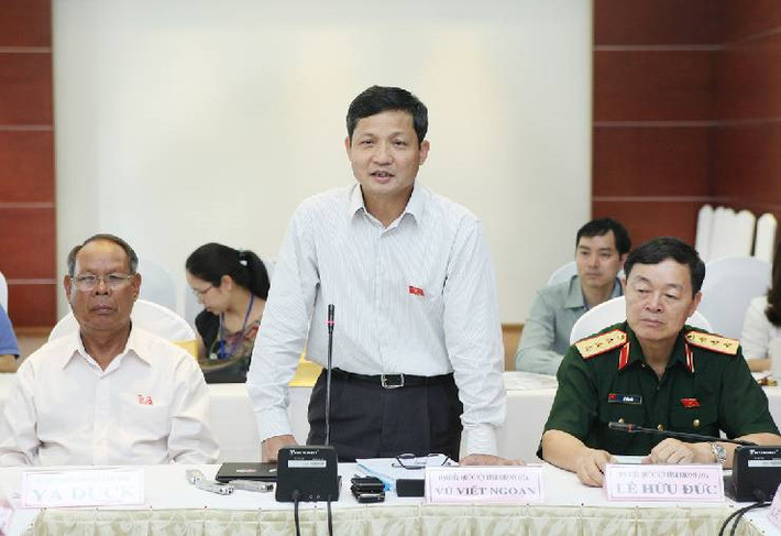 Ông Vũ Viết Ngoạn sinh năm 1958 tại Hà Nội, hiện là Chủ tịch Ủy ban giám sát tài chính Quốc gia. Ông Ngoạn có bằng thạc sĩ về phong trào hòa bình, Đại học Bocconi (Italy) và bằng tiến sĩ tài chính Đại học La Salle (Mỹ). Ông từng là Phó chủ nhiệm Ủy ban kinh tế Quốc hội khóa 13. Thủ tướng Nguyễn Xuân Phúc vừa bổ nhiệm ông là Tổ trưởng tổ tư vấn kinh tế. Ảnh: Quốc hội.