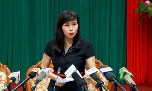 Mấy ngày qua, dư luận xôn xao trước video có nội dung phó chủ tịch của một quận tại Hà Nội “điều” lãnh đạo phường ra trông xe để mình đi ăn bún.Sau khi thông tin được đưa lên mạng, người trong video nhanh chóng được xác định là bà Lê Mai Trang, Phó chủ tịch UBND quận Thanh Xuân (Hà Nội). Ảnh bà Lê Mai Trang, Phó chủ tịch UBND quận Thanh Xuân (nguồn: Báo Chất lượng Việt Nam).