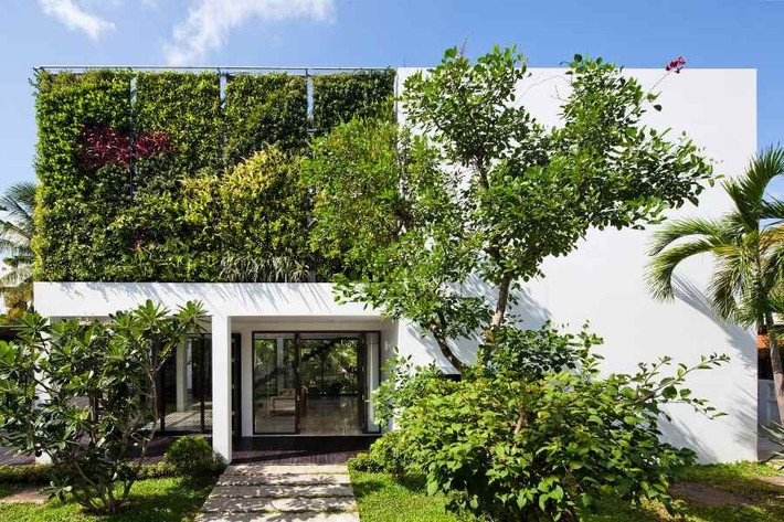 Căn nhà có cảnh quan quanh nhà hài hòa, hợp lý sẽ tạo ra địa thế đẹp, mang lại nhiều may mắn, hút tài lộc cho gia chủ. Ảnh: bTaskee