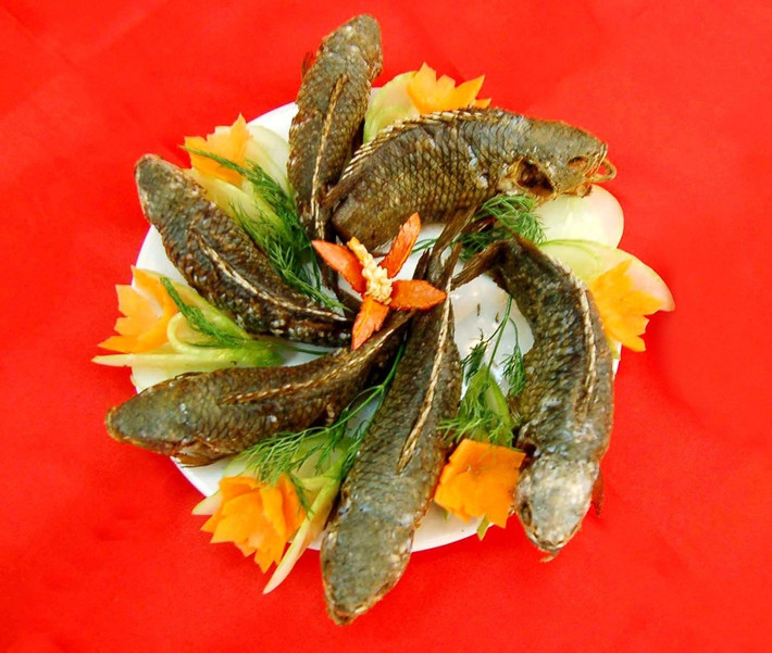 Cá trèo đồi có thể chế biến thành nhiều món hấp dẫn như nướng, nấu cháo, nhưng hấp dẫn nhất là nấu canh với rau ngót rừng. Ảnh: Dân Việt