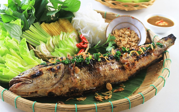 Độ săn chắc và thơm ngon của thịt cá khiến thực khách đến với vùng đất Ninh Bình đều tấm tắc khen ngon. Ảnh: Dân Việt