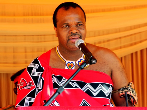 Đáng chú ý, vua Mswati-III có 15 người vợ và một số thê thiếp nhưng nhà vua Mswati-III vẫn không ngừng tìm kiếm thêm mỹ nữ mới mỗi năm. Ảnh: The Independent