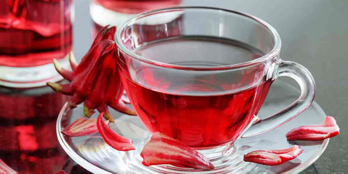 Hoa bụp giấm với màu đỏ tươi đẹp mắt cũng có thể nấu canh chua hoặc để làm mứt, làm siro. Ảnh: Internet