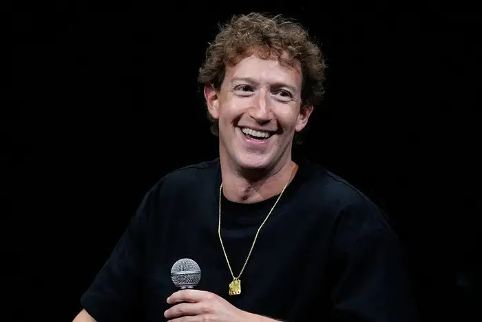 Trong khi đó, tỷ phú Mark Zuckerberg chứng kiến tài sản giảm 130 triệu USD, xuống còn 197,9 tỷ USD khi cổ phiếu của Meta Platform giảm gần 1%. Mark Zuckerberg hiện là người giàu thứ 4 thế giới. Ảnh: BI
