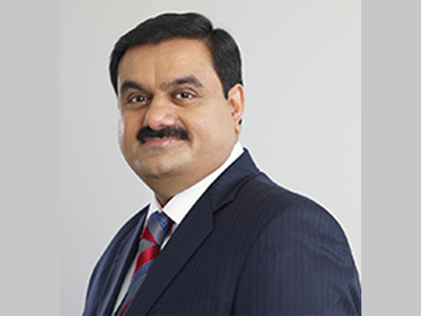 Sau đó, ông Gautam Adani biến Adani Group thành đế chế khổng lồ với tài sản bao gồm các sân bay, cảng biển, các công ty khai thác khoáng sản và năng lượng... Ảnh: CNBC