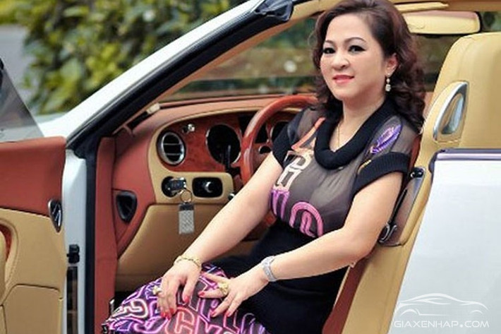Bà Nguyễn Phương Hằng - vợ đại gia Dũng lò vôi từng nổi tiếng là một tay chơi xe thứ thiệt tại Việt Nam. Tháng 3/2022, Nguyễn Phương Hằng bị bị khởi tố, bắt tạm giam về tội "lợi dụng các quyền tự do dân chủ xâm phạm lợi ích của Nhà nước, quyền, lợi ích hợp pháp của tổ chức, cá nhân"... Ảnh: Heyoto