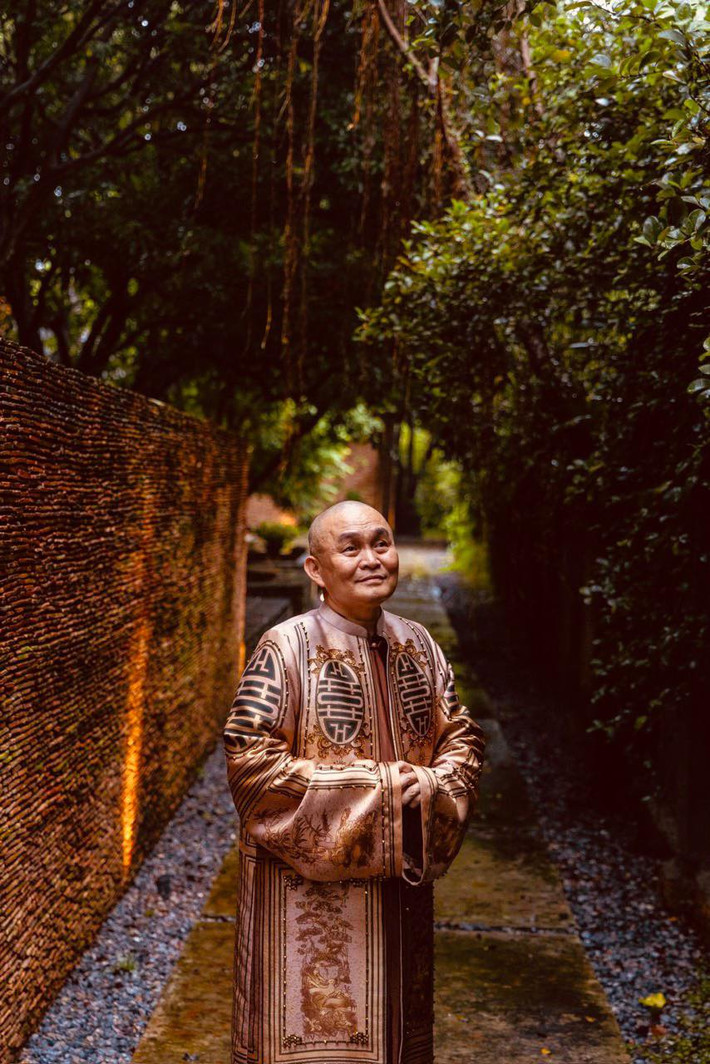 Danh hài Xuân Hinh được coi là "gương mặt huyền thoại" của làng sân khấu phía Bắc. Sau nhiều năm hoạt động nghệ thuật, nam nghệ sĩ sở hữu nhiều bất động sản giá trị. Ảnh: FB Xuân Hinh