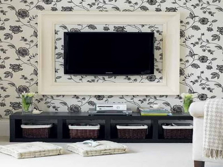 Đặt ti vi trong khung tranh là một trong những thiết kế nội thất chẳng được tích sự gì. Việc trang trí như vậy rất rườm rà và thiếu tinh tế. Chiếc khung này có thể khiến người xem TV mất tập trung và không thoải mái. Ảnh: Getty