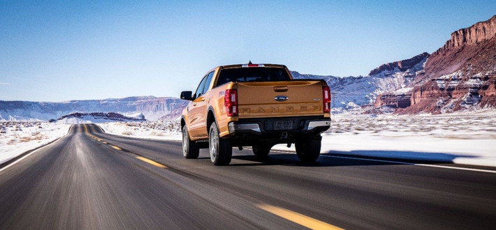 Ford Ranger XL 2019 bản cơ sở có giá khởi điểm 24.300 USD, được trang bị nghèo nàn với ghế ngồi bọc vải, hệ thống âm thanh bốn loa, cụm lưới tản nhiệt và cản trước màu đen.