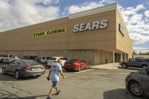 Trong nhiều thập kỷ, Sears thiết lập các thương hiệu quốc gia lớn như Kenmore, Craftsman, DieHard, Silvertone, Supertone và Toughskins. Công ty đã trở thành một tập đoàn vào giữa thế kỷ 20. Ảnh: WSJ.