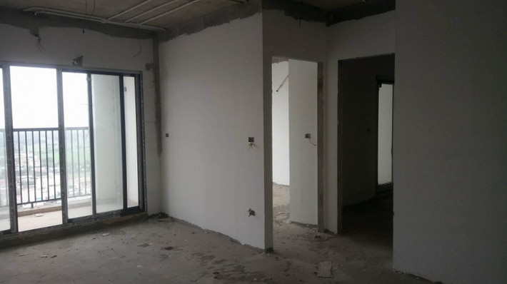 Các thiết kế, đồ đạc gắn với vách ngăn, nên việc chủ đầu tư bỏ vách ngăn dẫn đến những thay đổi không nhỏ của việc bài trí căn hộ. Ảnh: Doanhnhan.