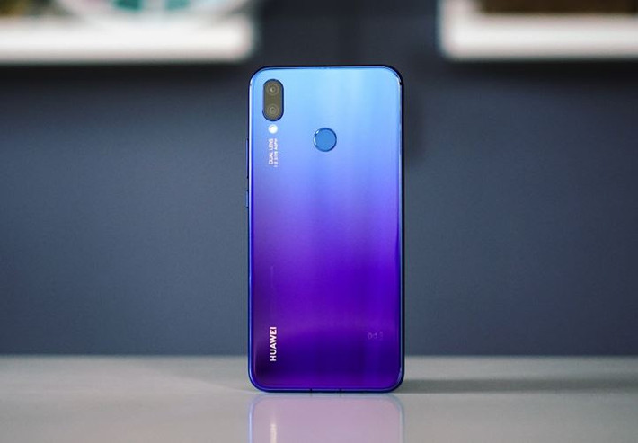 Chip Kirin 710 của Nova 3i có hiệu năng tương đương Snapdragon 636 của Bphone 3. Tuy nhiên Nova 3i có lợi thế về dung lượng RAM 4GB và bộ nhớ trong 128GB (gấp 4 lần Bphone 3). Ảnh: HoangHaMobile.