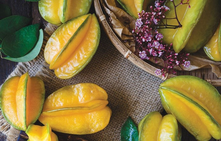 Giảm cholesterol trong cơ thể: Nhờ có thành phần pectin trong quả khế mà khi chúng ta ăn thường xuyên có thể hạ thấp mức cholesterol trong cơ thể, đặc biệt ở phụ nữ có thai. Pectin còn có tác dụng ngăn ngừa viêm gan.