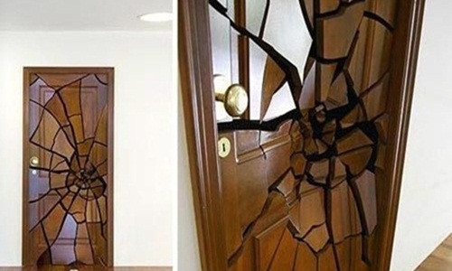 Mẫu thiết kế cửa đầy táo bạo là lựa chọn cho gia chủ cá tính.