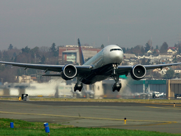 Hãng hàng không Delta Air Lines (Mỹ) khai thác đường bay Atlanta (Mỹ) đến Johannesburg (Nam Phi) trên quãng đường 8.434 dặm. Thời gian bay ít nhất 15 giờ 25 phút.