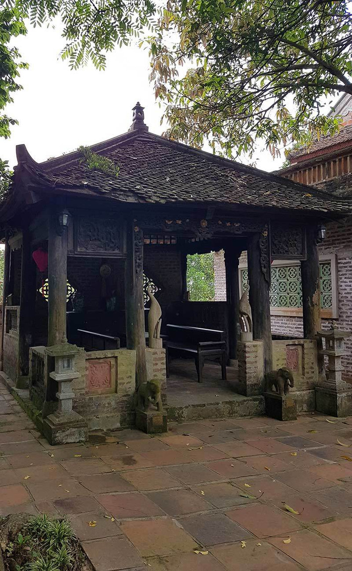 Các công trình lớn nhỏ trong Việt phủ Thành Chương được chủ nhân mua về, gom góp bằng hầu hết số tiền bán tranh trong vòng 30, 40 năm. Ảnh: Vietnamnet.