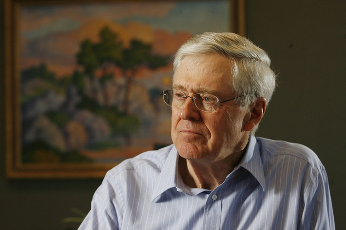 Với tài sản ròng 53,5 tỷ USD, tỷ phú Charles Koch đứng vị trí thứ 7 trong top người giàu nhất Mỹ. Ông là chủ tịch kiêm giám đốc điều hành của Koch Industries, công ty tư nhân lớn thứ hai của Mỹ, kể từ năm 1967.