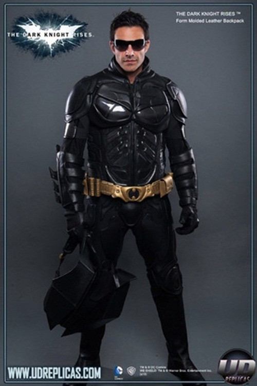 Trang phục của Batman (Người Dơi) cũng được bán giá 2.500 USD (58 triệu đồng). Ảnh: eBay.
