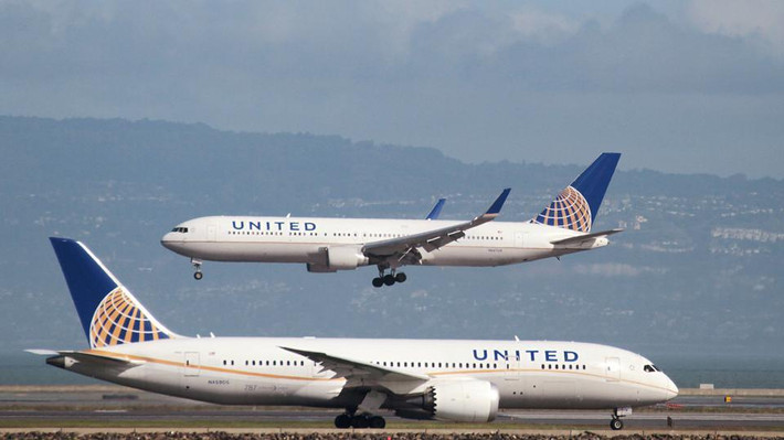 Trước những bức xúc của Shannon Watts, hãng hàng không United Airlines cho rằng họ có quyền từ chối phục vụ hành khách mặc trang phục không phù hợp. Ảnh: Hindustan Times.