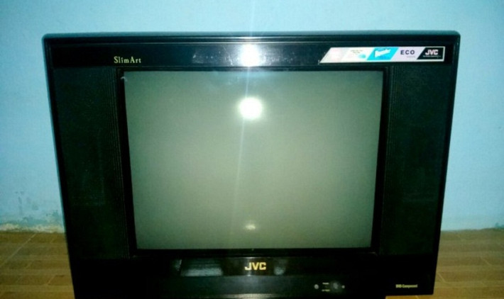 Những chiếc ti vi JVC đời siêu mỏng là cả một cải tiến lớn về công nghệ thời đó. Ảnh: Rongbay.