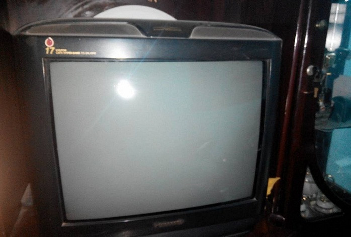 Ti vi cổ Panasonic 21 inch. Ảnh: 5giay.