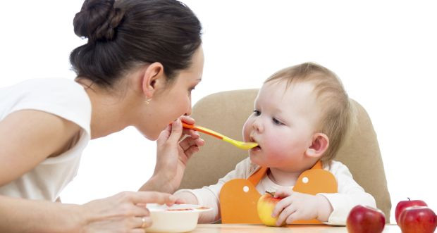 Không phải gia đình nào rảnh rỗi trong dịp nghỉ lễ, thậm chí họ còn khá bận bịu. Do đó, dịch vụ trông giữ trẻ càng trở nên hút khách. Nếu không ngại chăm trẻ, bạn có thể tận dụng thời gian này để kiếm tiền. Ảnh: Mojpedijatar.
