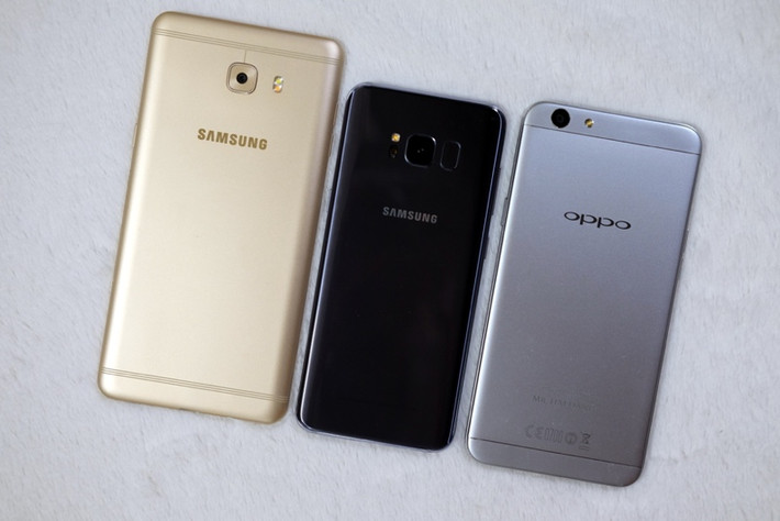 Có kích thước nhỏ gọn là do Galaxy S8 làm các viền mỏng hơn rất nhiều so với các smartphone khác.