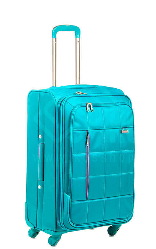 Những chuyến đi du lịch dài 5 -7 ngày thì nên chọn vali cỡ trung hay còn gọi là vali 6 tấc (cao 60cm), có thể đựng đồ chung với một người khác mà vẫn thoải mái. Ảnh: Valikeo.
