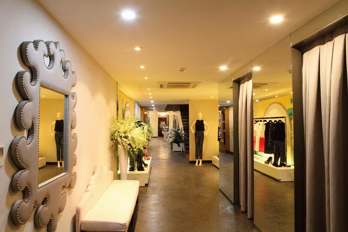 Người đẹp "Mùa hè lạnh" sở hữu một cửa hàng thời trang cao cấp siêu tiền tỷ với diện tích hơn 600m2 trên đường Đồng Khởi (Q.1, TP.HCM). Ảnh: Infonet.