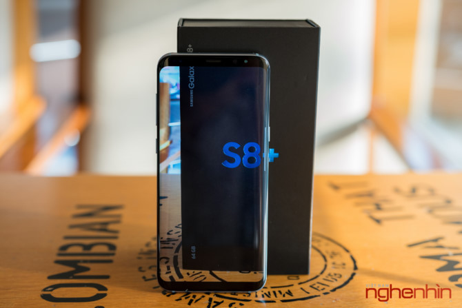 Phải tới ngày 5/5/2017, Samsung Galaxy S8+ chính hãng mới đến tay người dùng Việt nhưng từ hôm nay 29/4, giới truyền thông đã nhận được bộ sản phẩm đầy đủ của chiếc smartphone đầu bảng này.