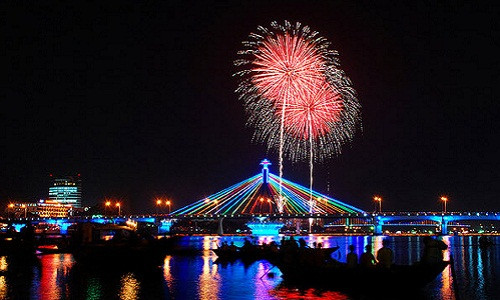 Nổi bật trong các chương trình khuyến mãi dịp 30/4 - 1/5 năm nay là chương trình tour du lịch giảm giá của các đơn vị lữ hành. Ảnh: Dulichmientrung