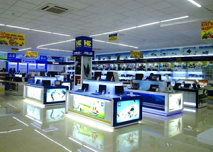 Các siêu thị cũng là địa chỉ luôn có chương trình khuyến mãi, giảm giá tốt vào dịp nghỉ lễ 30/4 - 1/5, đặc biệt là nhóm hàng điện tử, đồ gia dụng. Ảnh: HC.