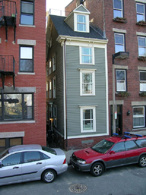 Ngôi nhà siêu mỏng có bề ngang 3,16m, chỗ hẹp nhất là 1,89m ở Boston (Mỹ) được chủ nhà bán với giá 895.000 USD (khoảng 20 tỷ đồng). Ảnh: Boston.