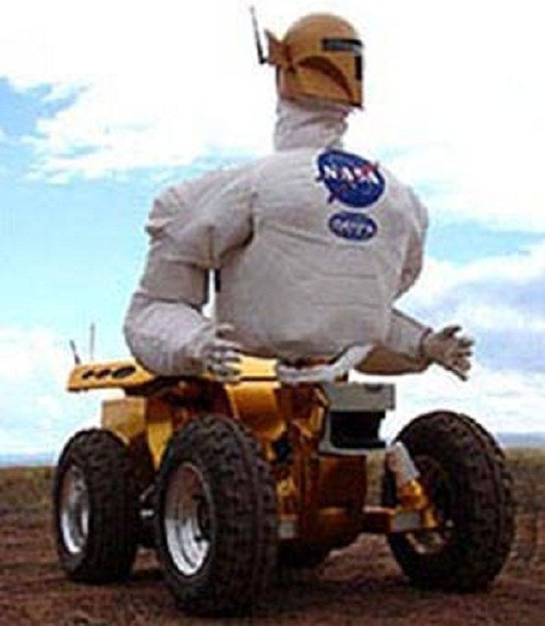 Robot Robonaut có thể thực hiện mọi nhiệm vụ của một phi hành gia. Ảnh: NASA.