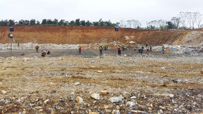 Không ít người dân địa phương không khỏi lo lắng bởi một dự án lớn lại ngang nhiên vi phạm các quy định về bảo vệ môi trường, cố tình thi công khi chưa đủ điều kiện. Ảnh: Angiaviet.