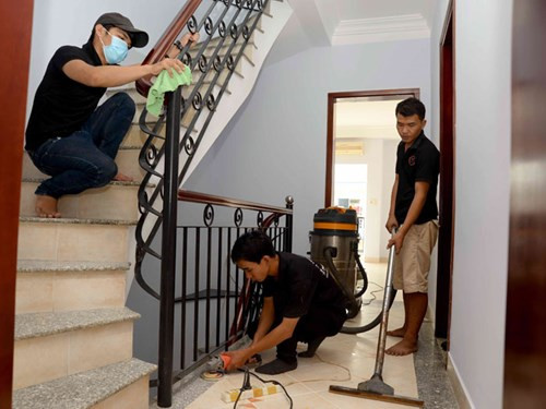 Thời điểm được xem là khá ổn cho việc chọn dịch vụ dọn nhà Tết là trước ngày 23 tháng Chạp, nhiều đơn vị cung cấp dịch vụ này thường có chương trình ưu đãi hoặc giữ nguyên giá như ngày thường. Ngược lại, nếu bạn thuê dọn dẹp nhà cửa càng sát Tết thì chắc chắn bạn sẽ phải chịu mức phí đắt đỏ hơn rất nhiều.