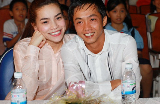 Trước khi đến với Hạ Vy, đại gia Cường Đô la trải qua mối tình lâu năm với ca sĩ Hồ Ngọc Hà. Cặp đôi có một cậu con trai 5 tuổi. Sau 8 năm gắn bó, cặp đôi hiện đã đường ai nấy đi.