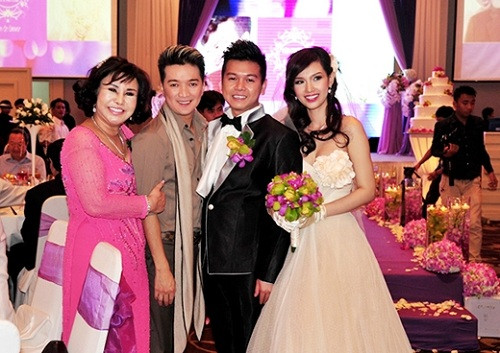 Không khó hiểu khi "siêu" đám cưới của con trai nữ đại gia và MC Quỳnh Chi trước đây xuất hiện những sao Việt đình đám.