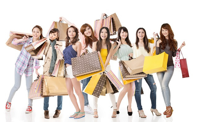 Bên cạnh mặt hàng điện tử, đồ gia dụng, các thương hiệu thời trang cũng rậm rịch chào năm mới bằng loạt khuyến mại. Thời trang Trali khuyến mại đầu năm giảm toàn bộ 30- 50% sản phẩm từ ngày 2-10/1/2016.