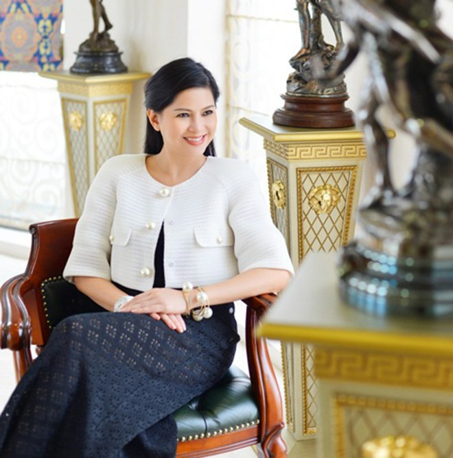 Bà Lê Hồng Thuỷ Tiên - vợ đại gia Johnathan Hạnh Nguyễn khởi đầu sự nghiệp bằng nghề diễn viên, sau đó là tiếp viên hàng không của Vietnam Airlines. Ảnh: Internet