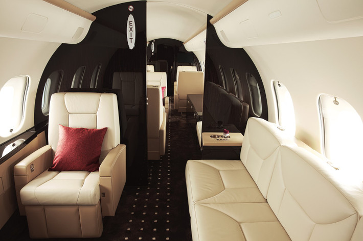 Bombardier Global 5000 được trang bị 2 động cơ Rolls-Royce BR710A2-20 kiểu turbofan. Tốc độ tối ta của Global 5000 khoảng 940km/h, tốc độ hành trình khoảng 905km/h và độ cao tối đa 15km. Ảnh: vistajet