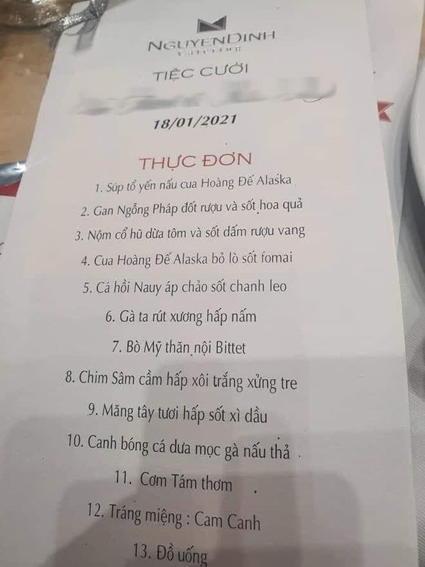 Không gian tiệc cưới huyền ảo giống như một cung điện nguy nga trong truyện cổ tích khiến ai nhìn vào cũng phải choáng ngợp. Ảnh: Facebook