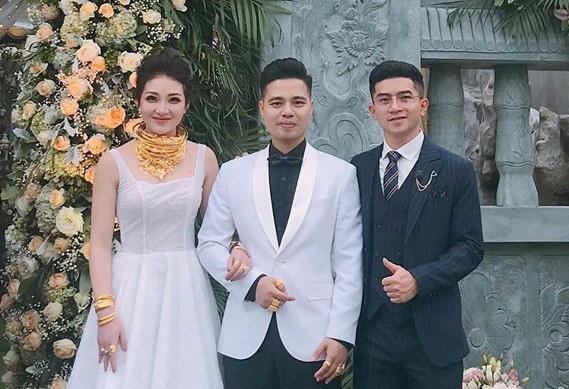 Cô dâu Thu Hương sinh năm 2000 - con gái của đại gia ngành tàu biển từng gây bão mạng xã hội khi nhận được quà cưới là 200 cây vàng, xe ô tô, tàu biển riêng cùng 2 căn nhà lớn. Ảnh: Lao động