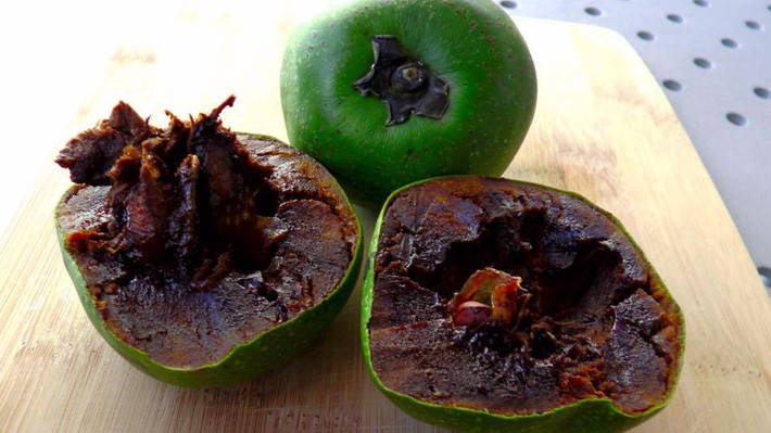 Hồng socola có hương vị rất nhẹ nhàng, hơi ngọt, cùi của nó rất mịn và giống như bánh pudding. Ảnh: Facebook