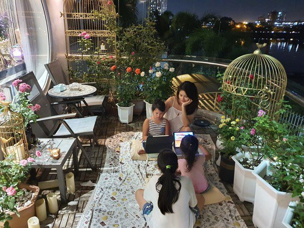 Các công đoạn khác như tỉa lá, cắt cành cô thường làm tanh thủ làm sau khi đón con tan học về.
