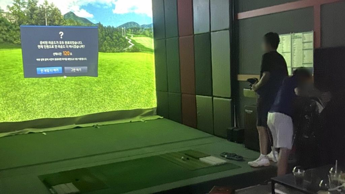 Mới đây, Công an P.Mỹ Đình 1 tổ chức kiểm tra hành chính cơ sở Golfzon The Garden có địa chỉ tại tầng 5 Trung tâm thương mại The Garden (P.Mỹ Đình 1) và phát hiện cơ sở này vẫn lén lút hoạt động trong thời gian giãn cách xã hội. Ảnh: Báo pháp luật
