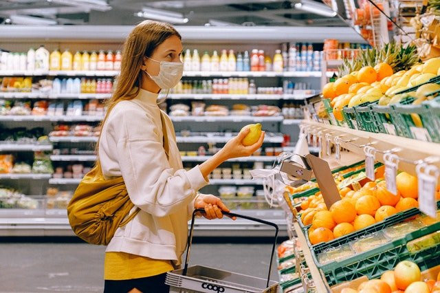 Các chuỗi siêu thị thườngkhuyến khích khách hàng làm thẻ thành viên. Khi đăng ký thẻ thành viên, khách sẽ có một số ưu đãi như được giảm giá một vài sản phẩm, tích điểm đổi quà hoặc quy đổi thành tiền mặt...Ảnh: Getty