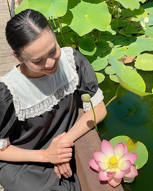 Mùa hè, hoa sen, hoa súng nở rộ một góc vườn. Nguồn ảnh: FBNV